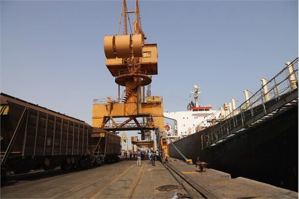 موانع تخلیه کشتی های حامل گندم در بندر شهید رجایی رفع شود